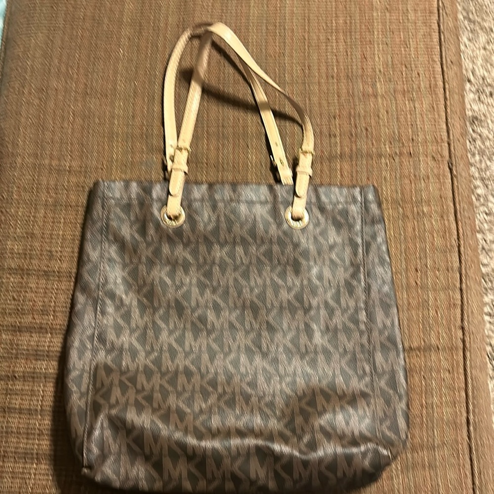 Michael Kors Large Jet Set Logo Shoulder Bag